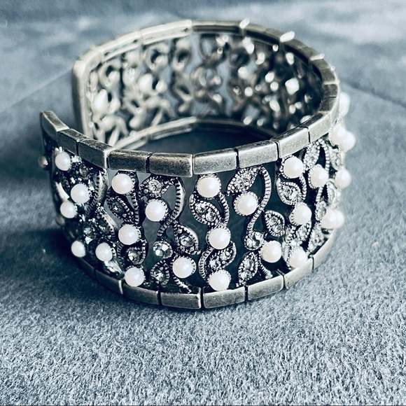 Vintage Monet Faux Pearl & Crystals Cuff Stretch Silver Bracelet - Picture 10 of 10